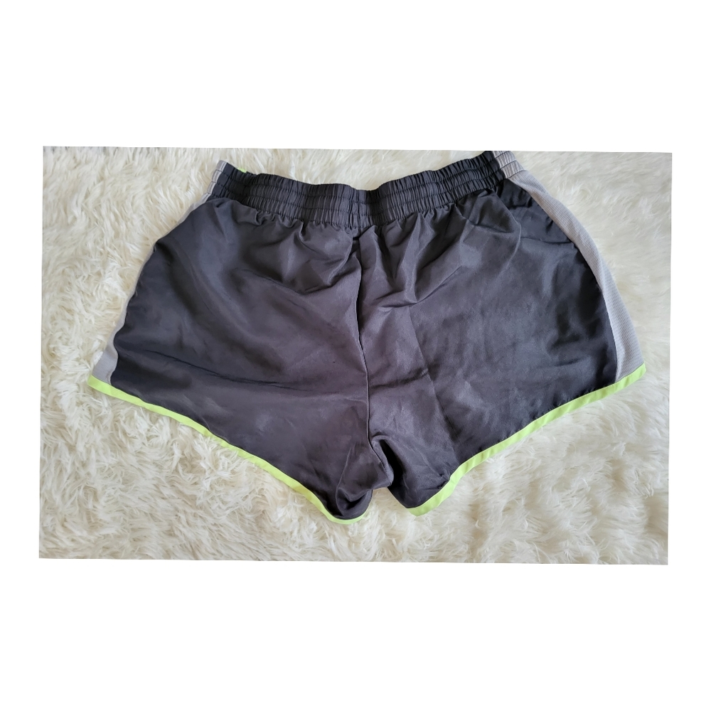 Athletic shorts - Picture 3 of 4